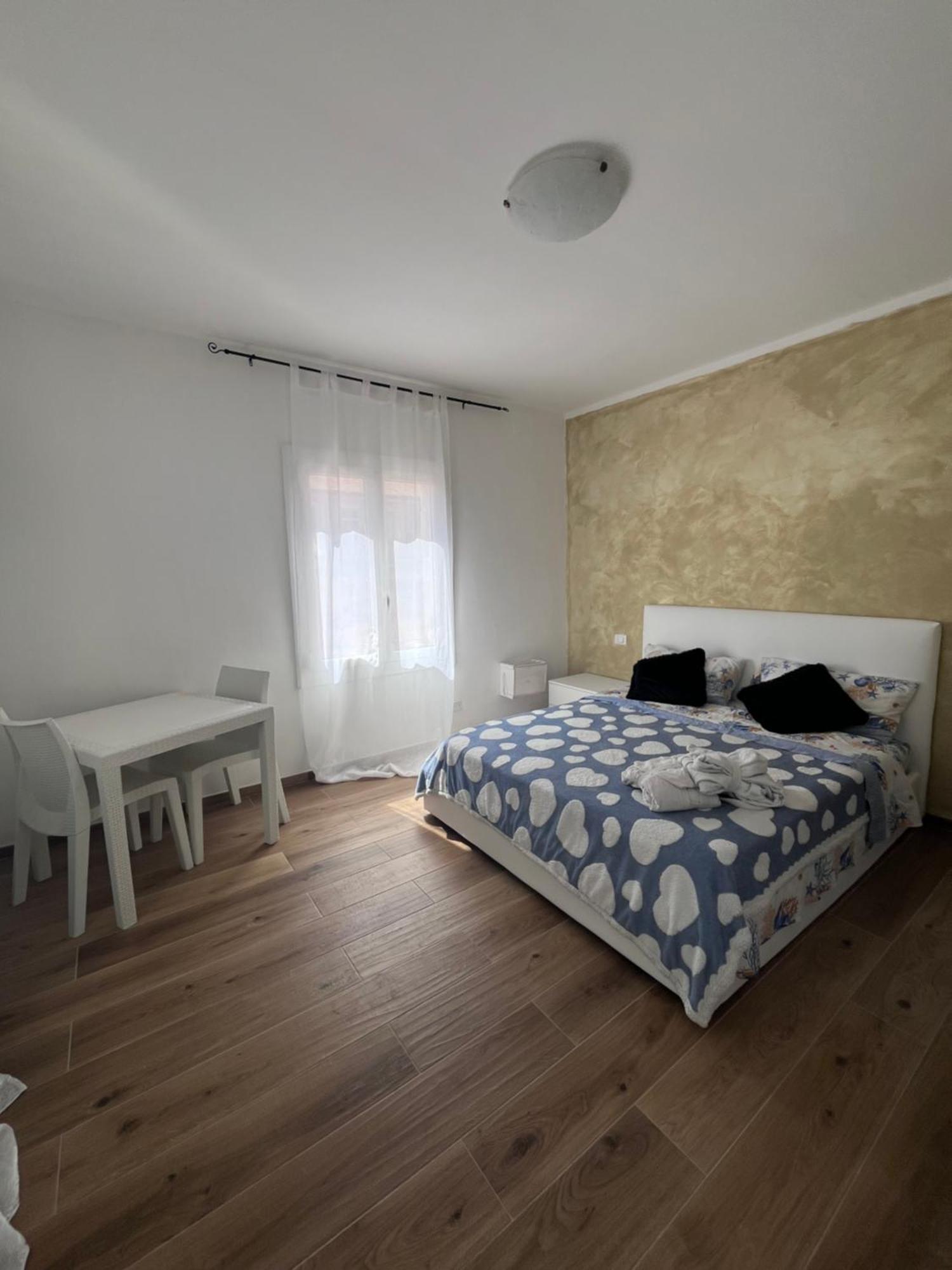 Hotel La Casa Del Giglio Albenga Exterior foto